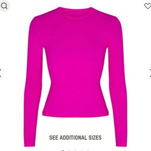 Fits everybody long sleeve Fuscia top skims